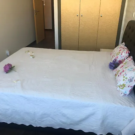 Qiu Lux コスタ・ダ・カパリカ